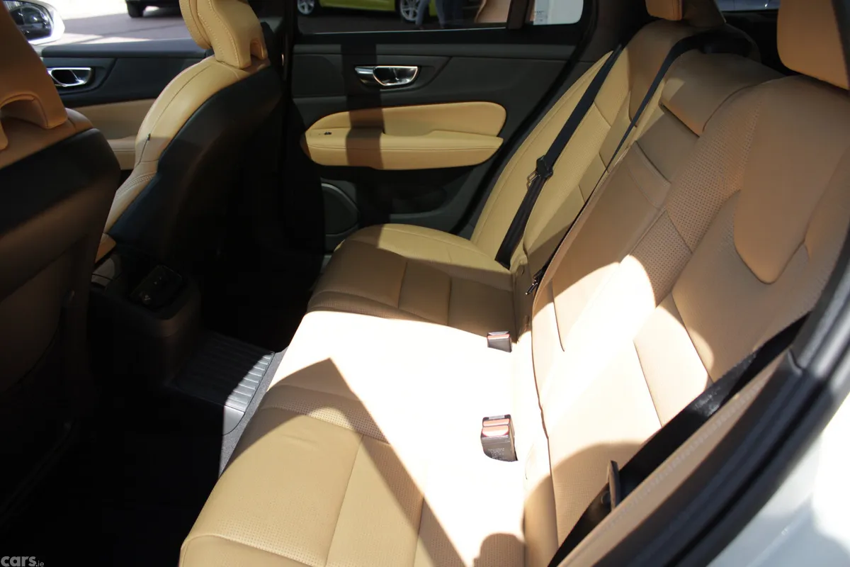 Volvo V60 Estate, Petrol Plug-in Hybrid, 2020, Silver