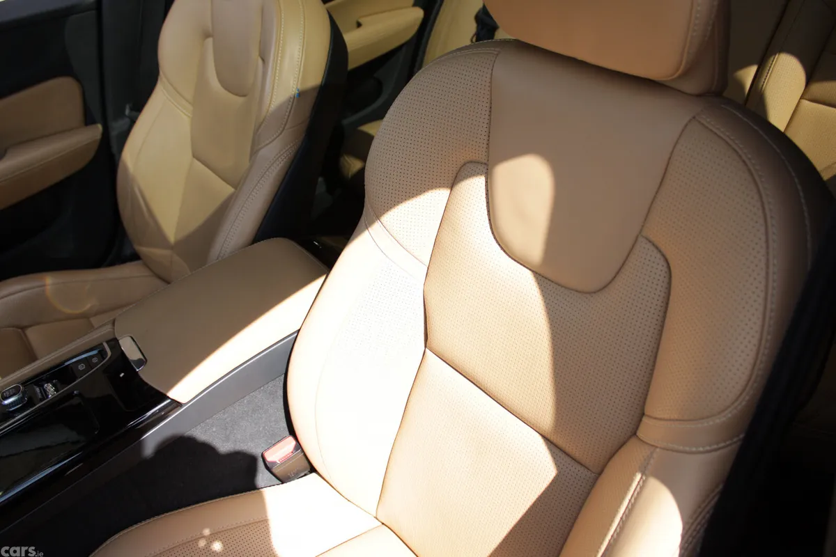 Volvo V60 Estate, Petrol Plug-in Hybrid, 2020, Silver