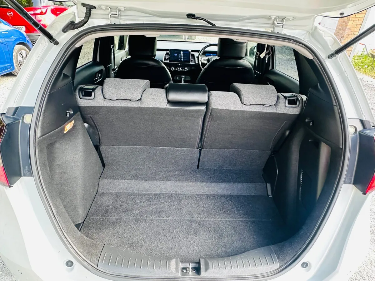 Honda Fit Hatchback, Petrol Hybrid, 2022, White