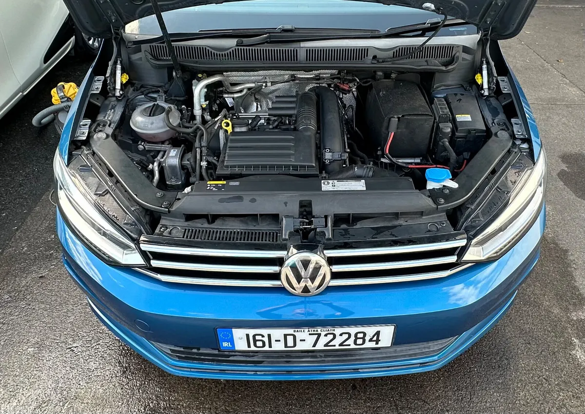 Volkswagen Touran MPV, Petrol, 2016, Blue