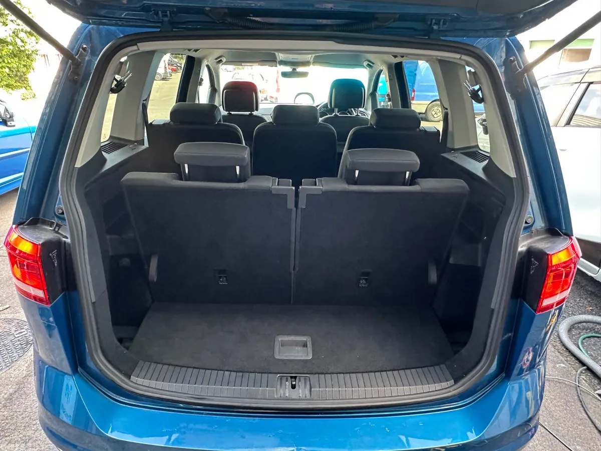 Volkswagen Touran MPV, Petrol, 2016, Blue