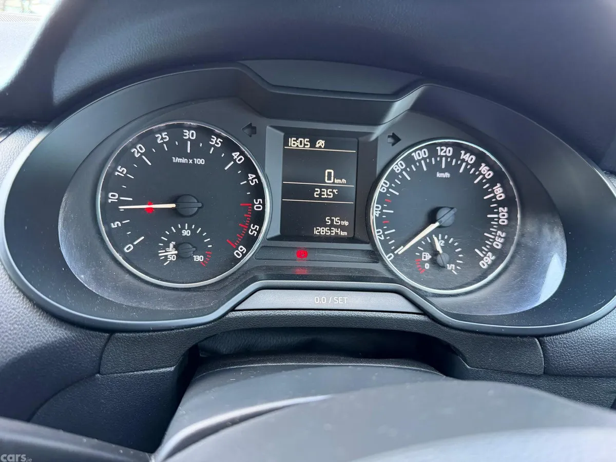 Skoda Octavia Saloon, Diesel, 2016, Silver