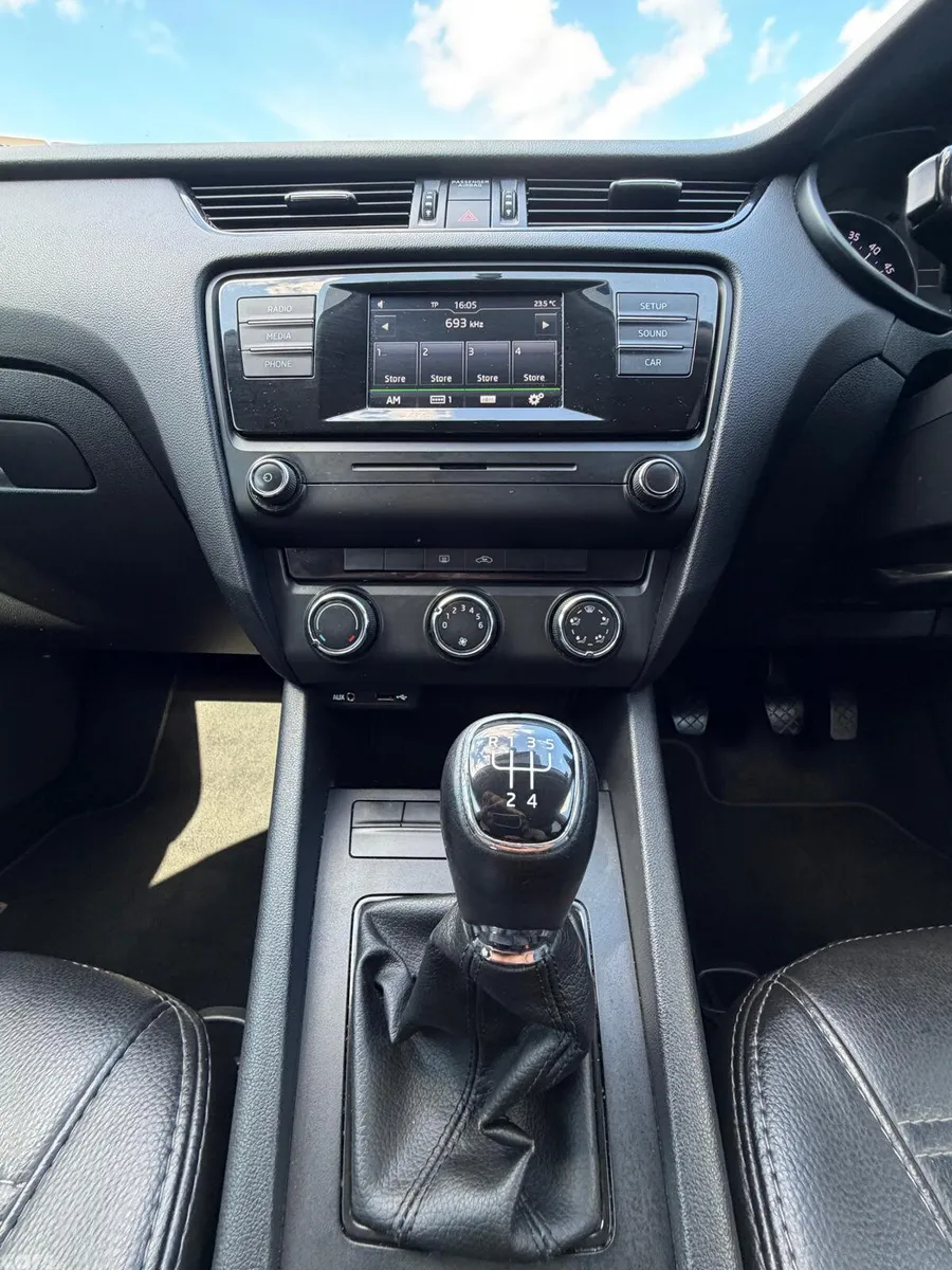Skoda Octavia Saloon, Diesel, 2016, Silver
