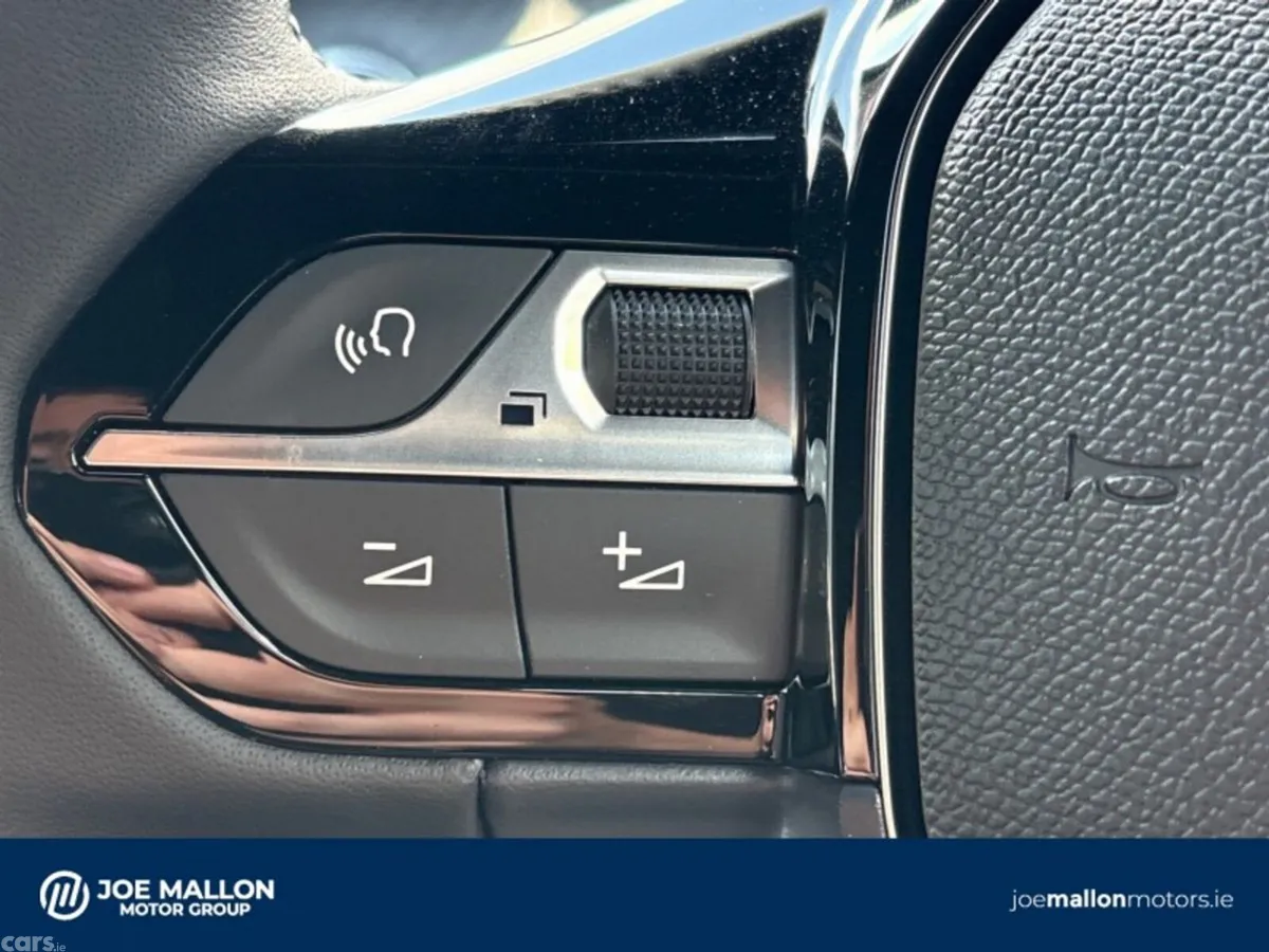 Peugeot 2008 MPV, Petrol Hybrid, 2026, Blue