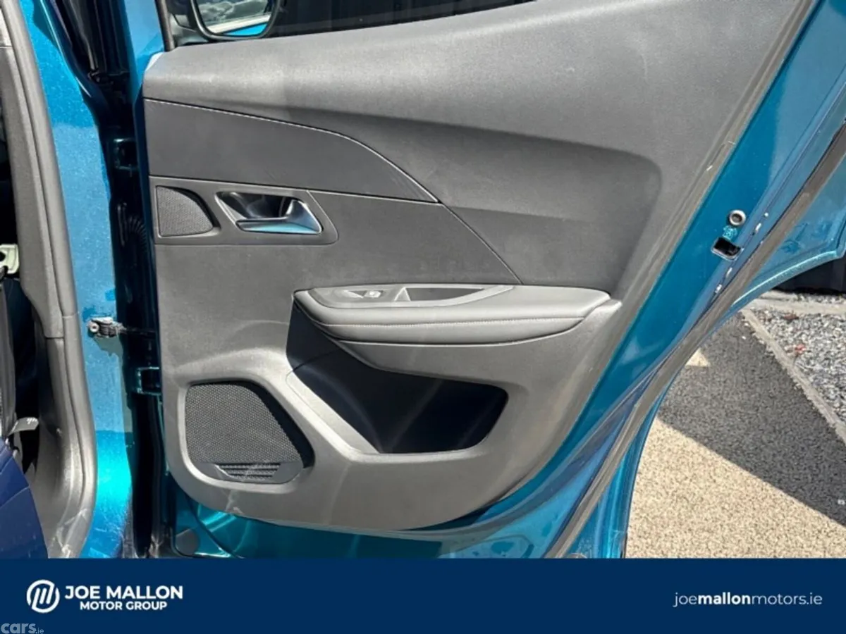 Peugeot 2008 MPV, Petrol Hybrid, 2026, Blue