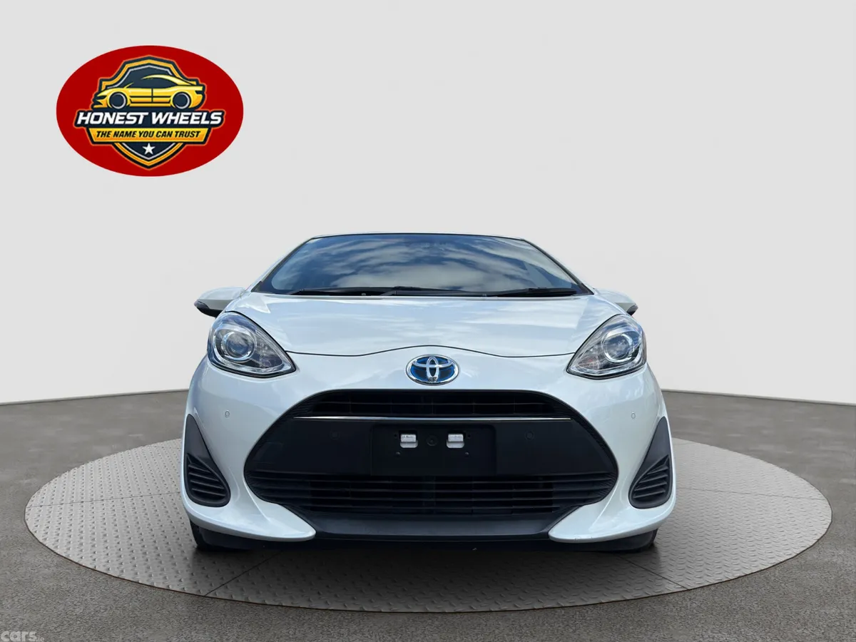 Toyota Aqua Hatchback, Petrol Hybrid, 2019, White