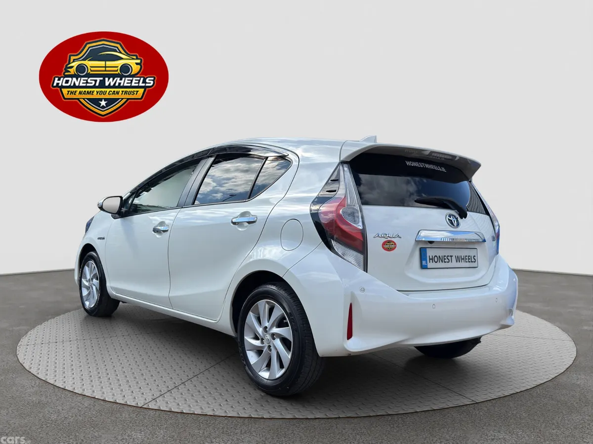 Toyota Aqua Hatchback, Petrol Hybrid, 2019, White