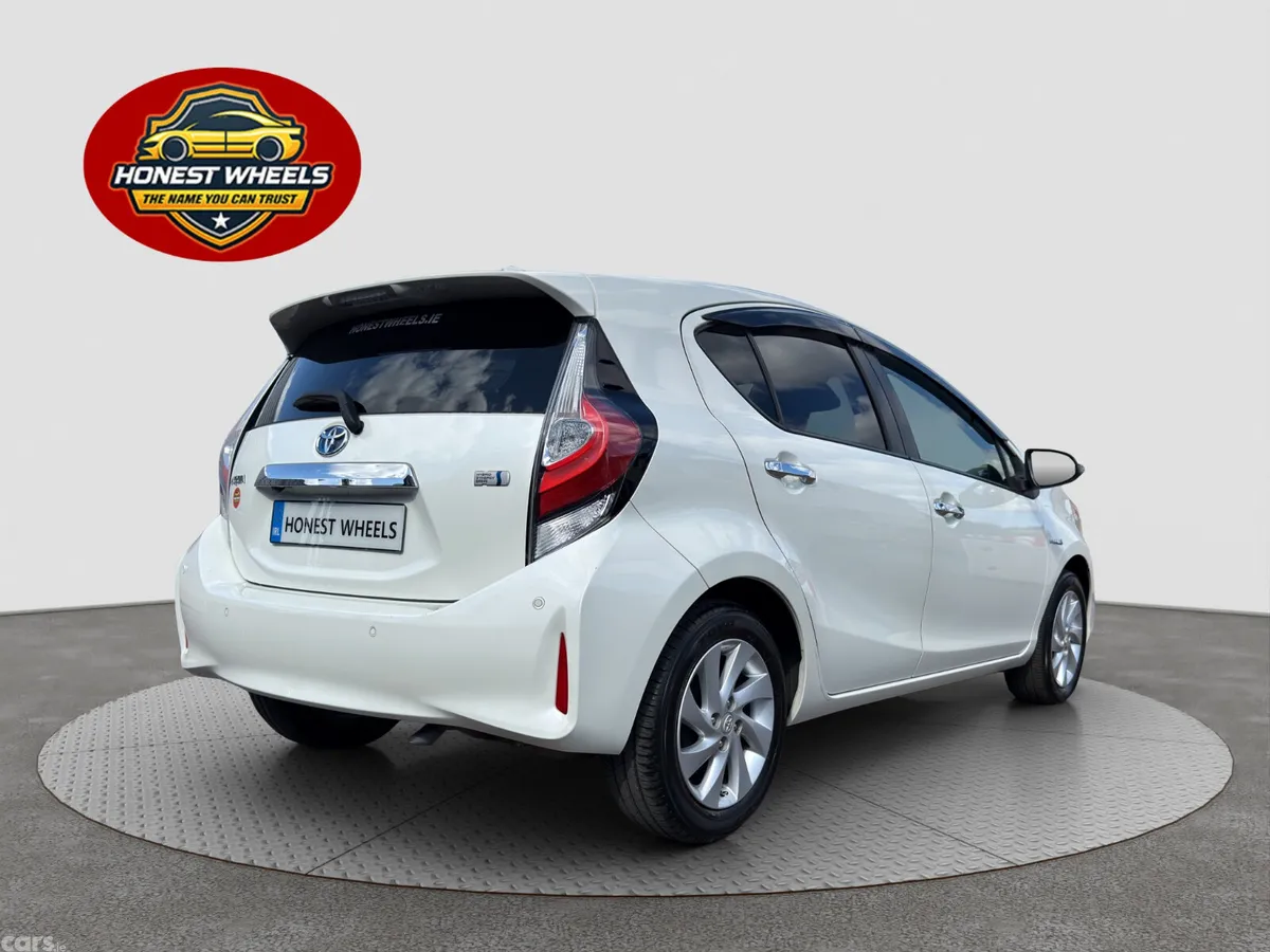 Toyota Aqua Hatchback, Petrol Hybrid, 2019, White