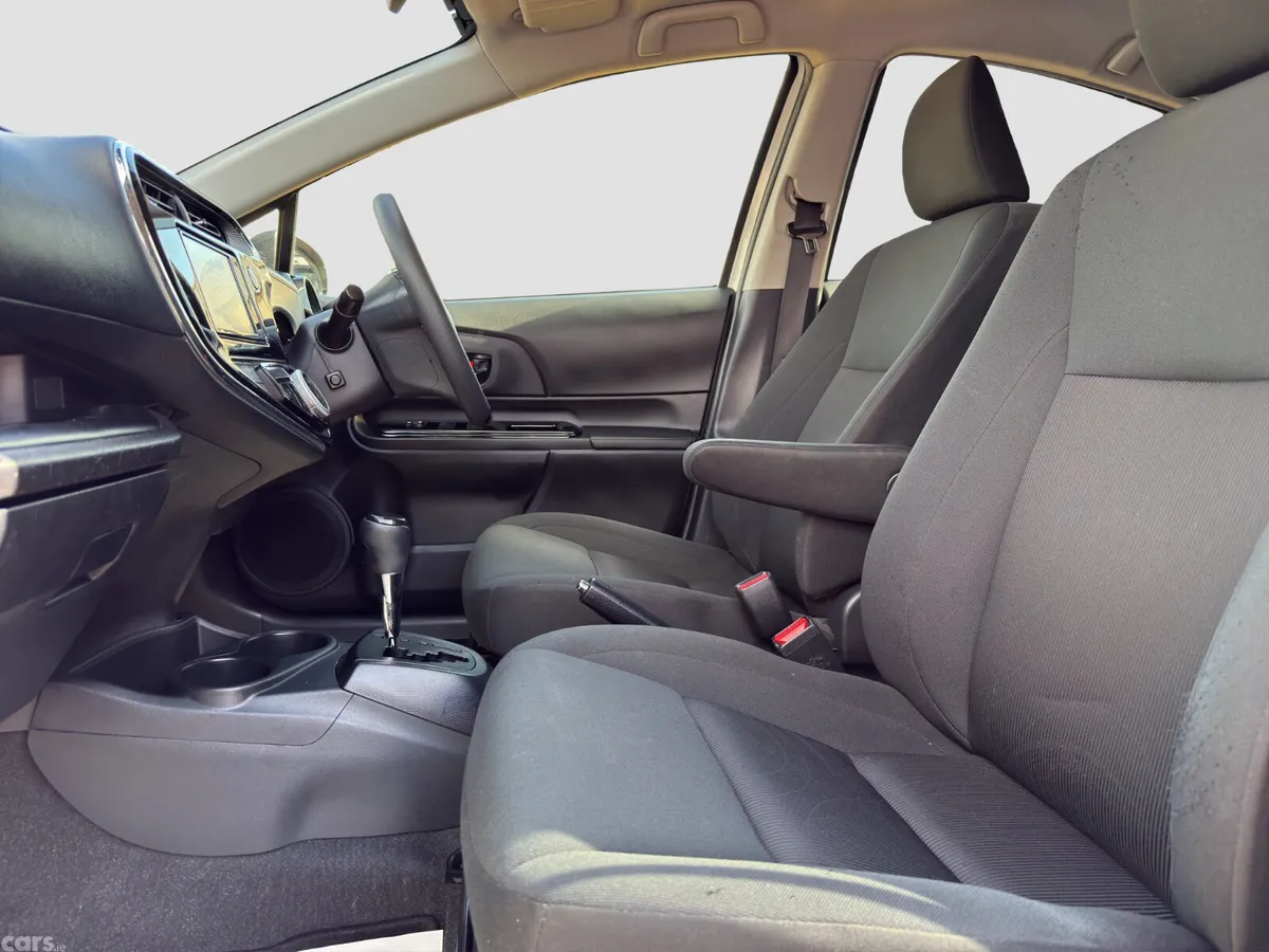 Toyota Aqua Hatchback, Petrol Hybrid, 2019, White