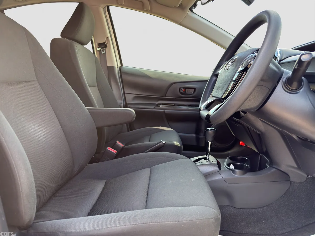 Toyota Aqua Hatchback, Petrol Hybrid, 2019, White