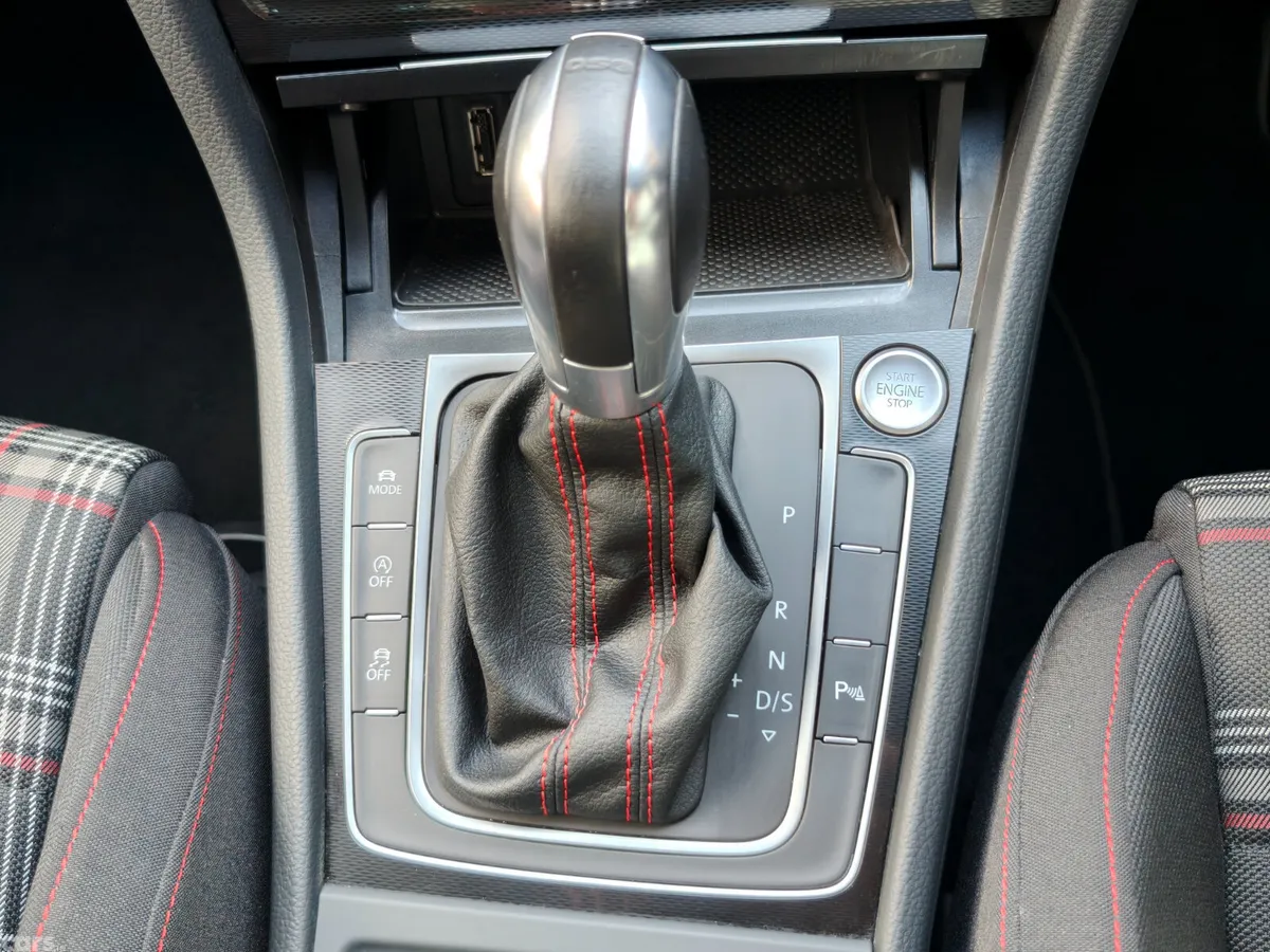 Volkswagen Golf Hatchback, Petrol, 2013, Black