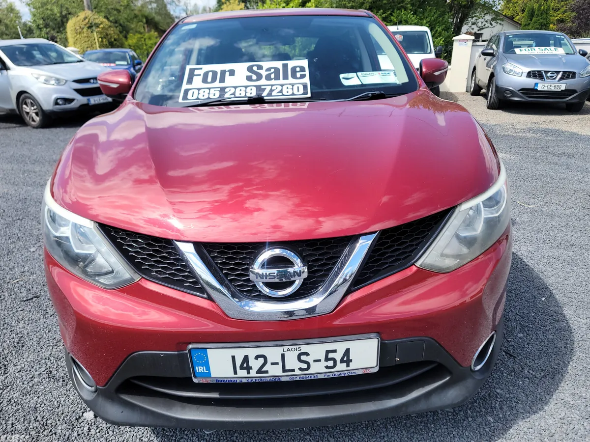 Nissan Qashqai Hatchback, Diesel, 2014, Red
