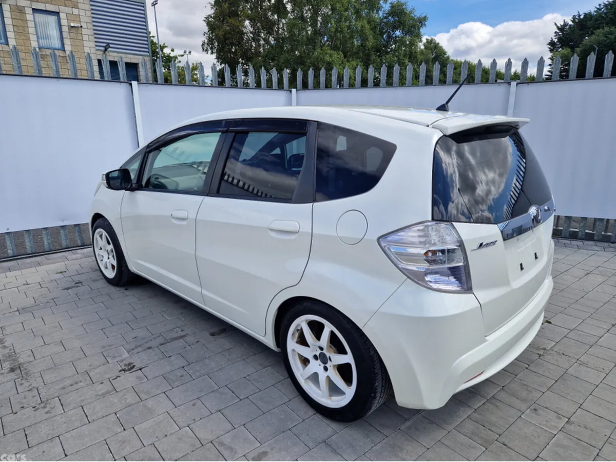 Honda Jazz Hatchback, Petrol Hybrid, 2011, White
