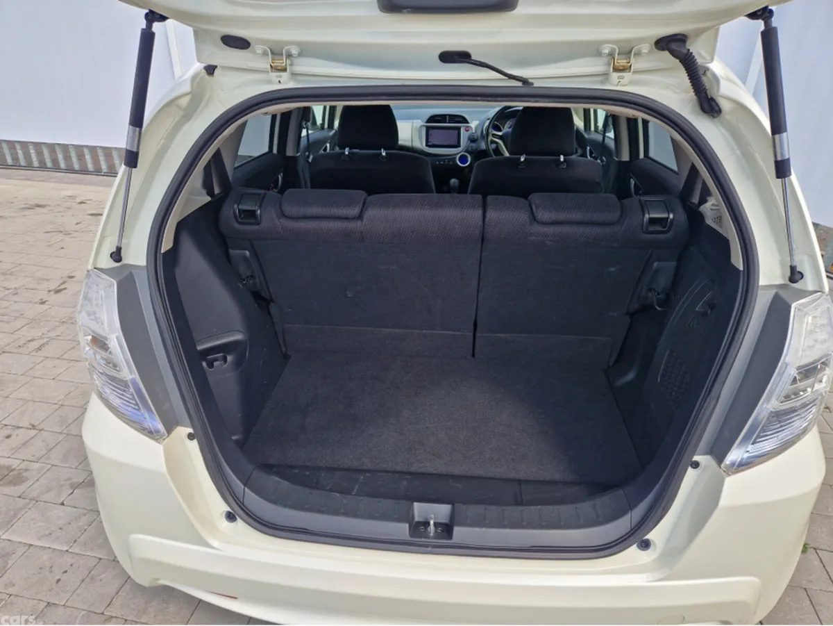 Honda Jazz Hatchback, Petrol Hybrid, 2011, White