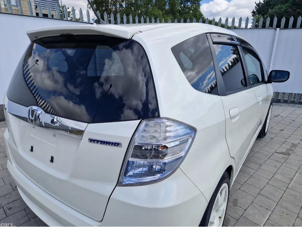 Honda Jazz Hatchback, Petrol Hybrid, 2011, White
