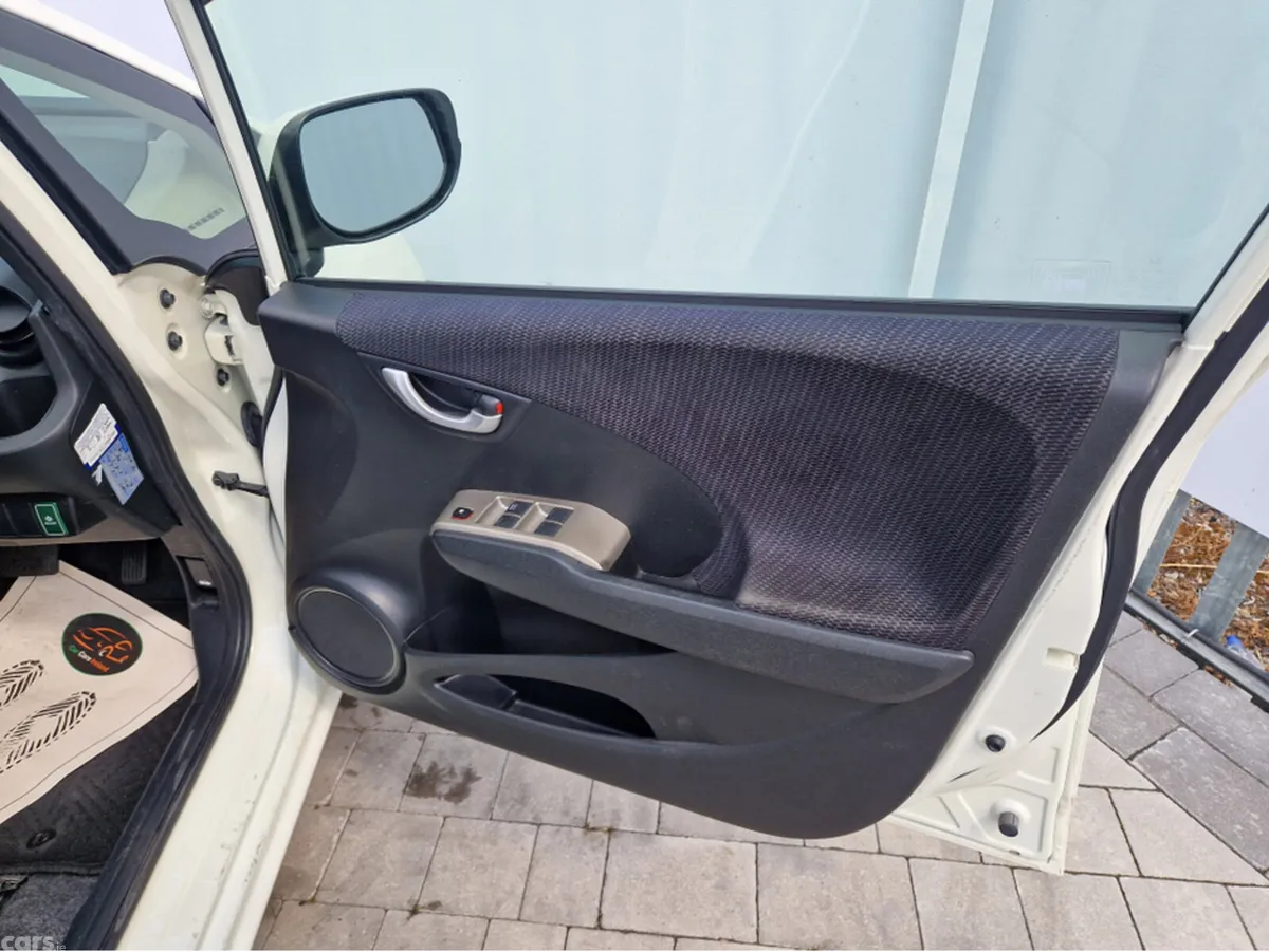 Honda Jazz Hatchback, Petrol Hybrid, 2011, White