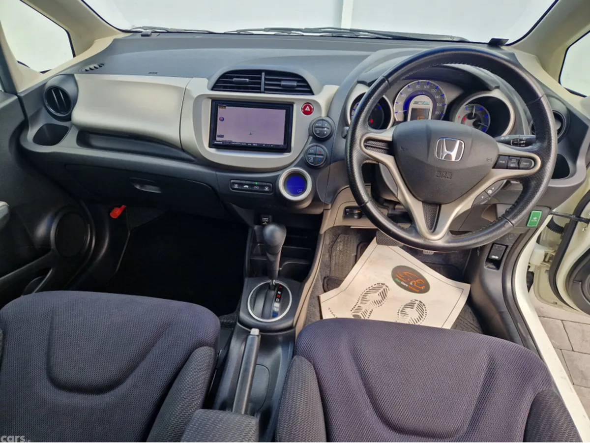 Honda Jazz Hatchback, Petrol Hybrid, 2011, White