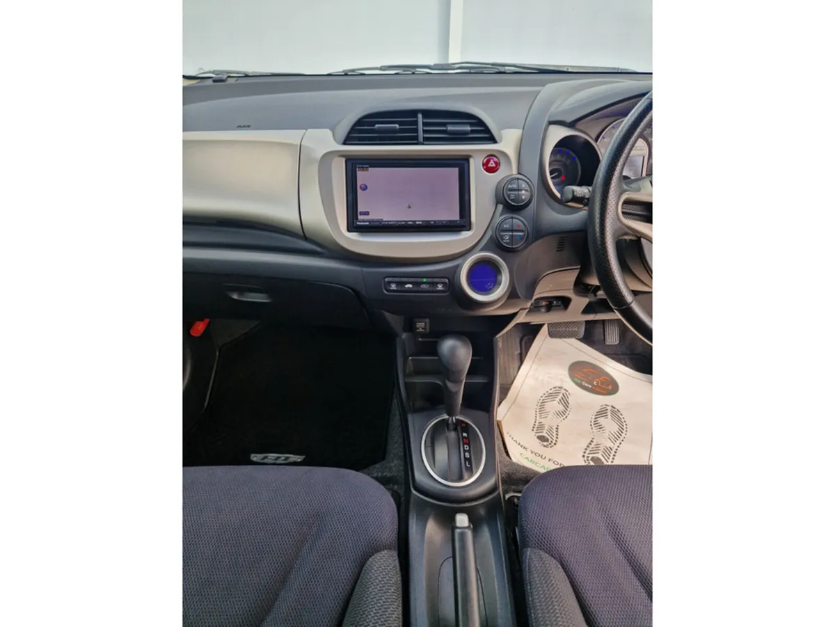 Honda Jazz Hatchback, Petrol Hybrid, 2011, White