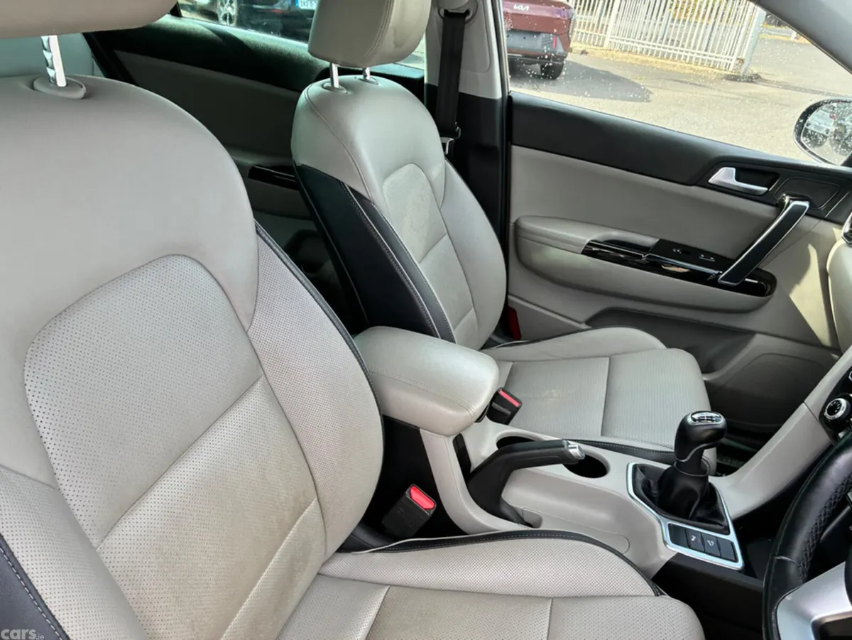 Kia Sportage MPV, Diesel Hybrid, 2021, Black