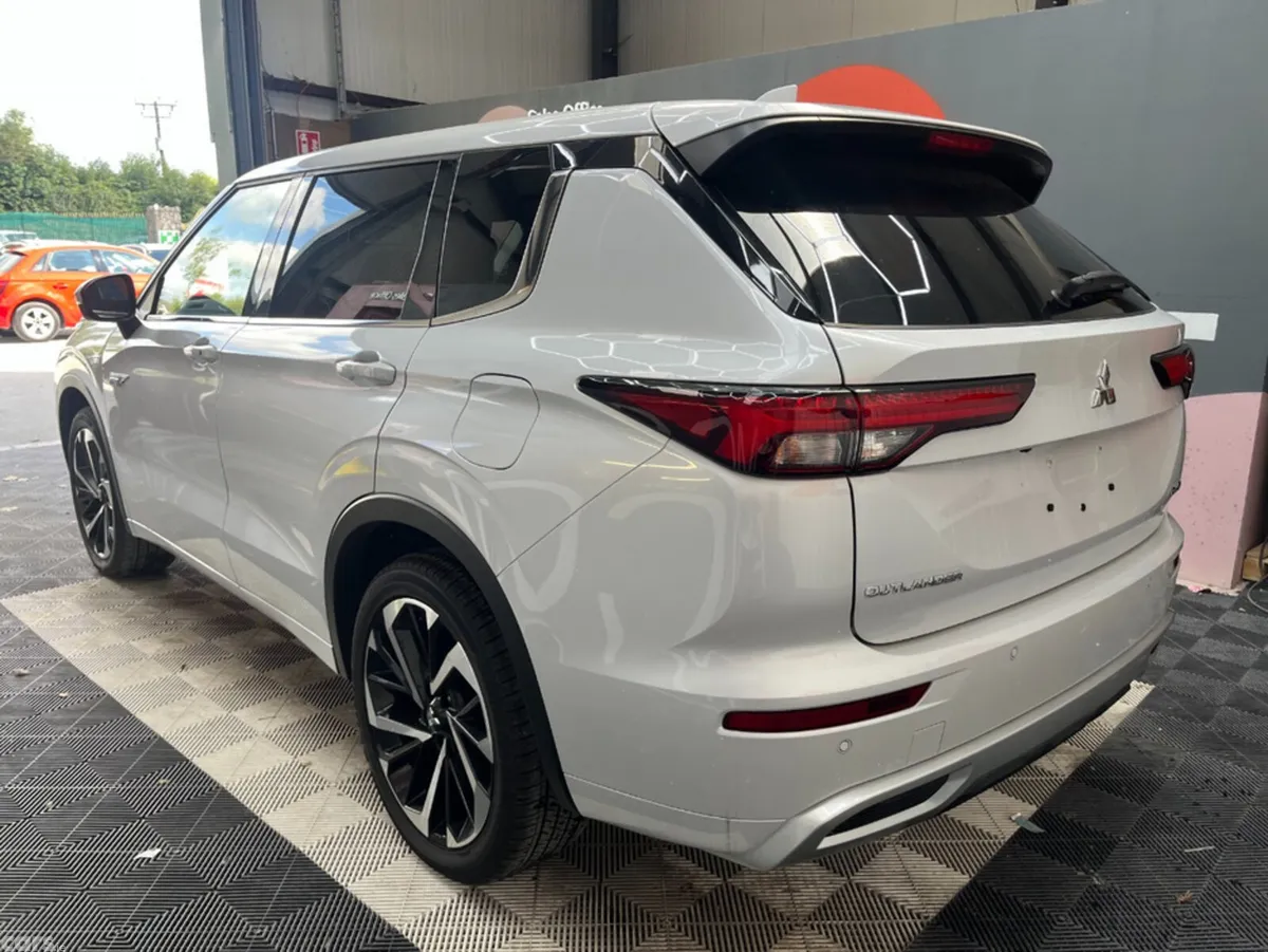 Mitsubishi Outlander SUV, Petrol Plug-in Hybrid, 2024, White