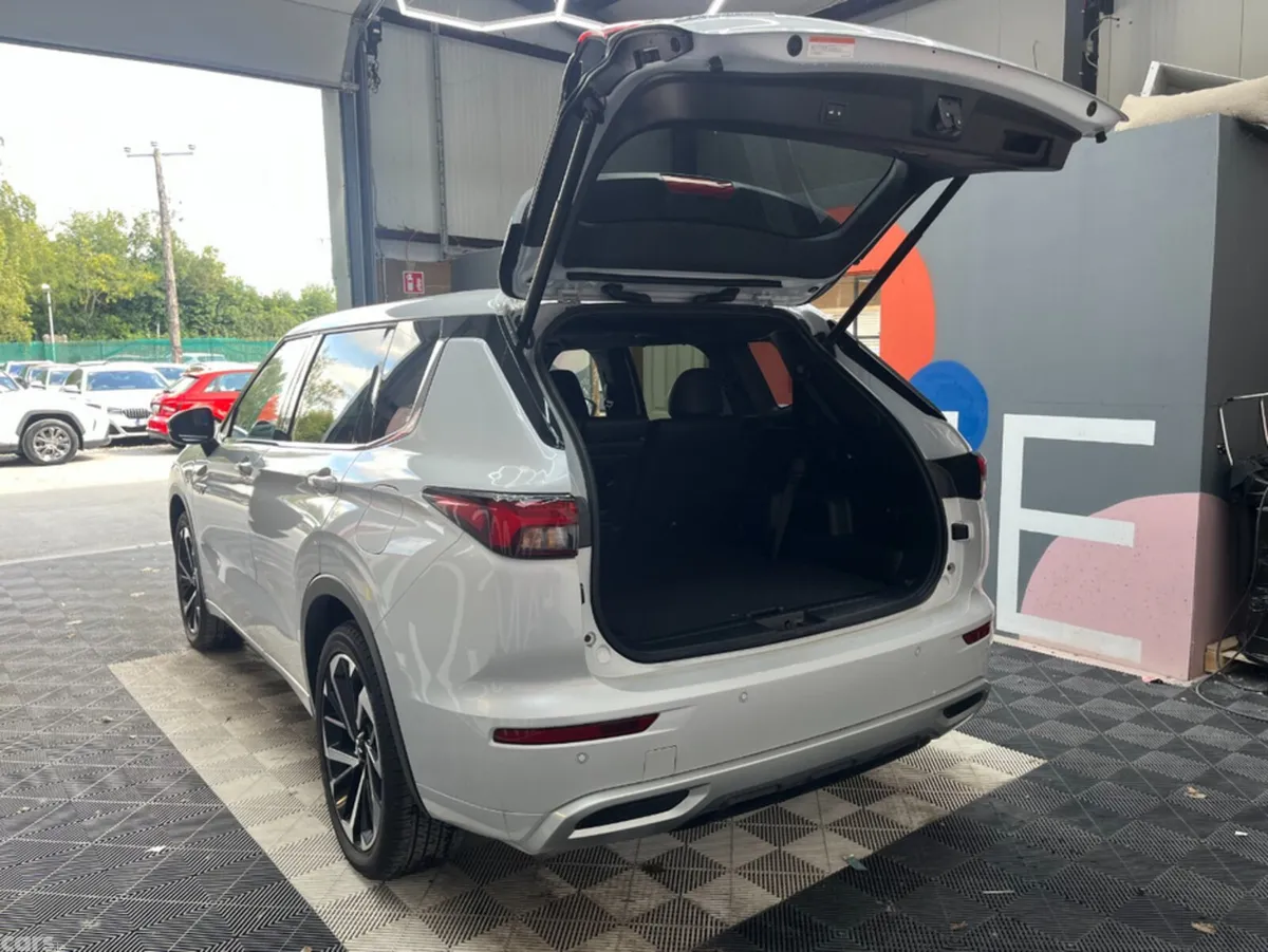Mitsubishi Outlander SUV, Petrol Plug-in Hybrid, 2024, White