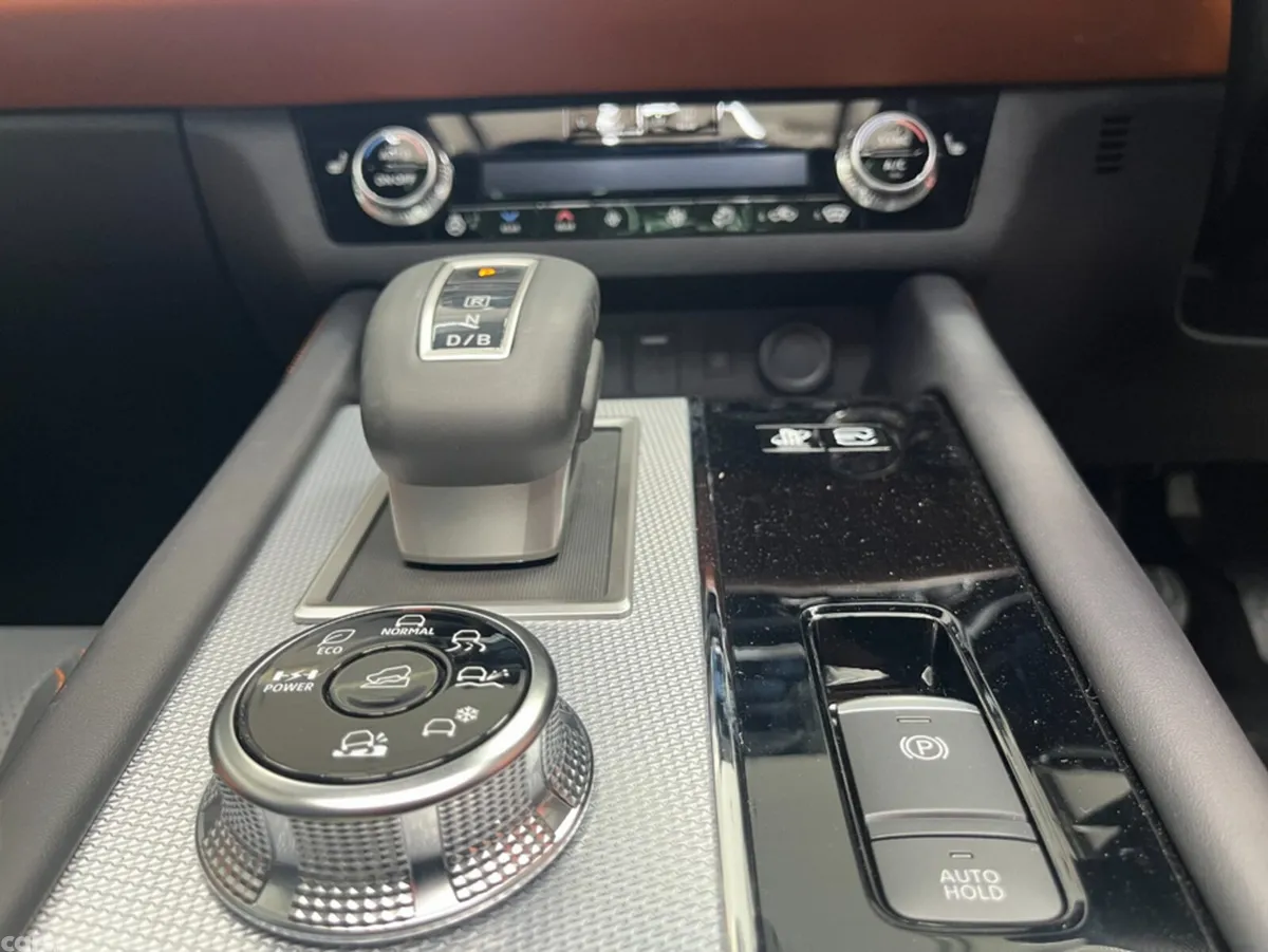 Mitsubishi Outlander SUV, Petrol Plug-in Hybrid, 2024, White