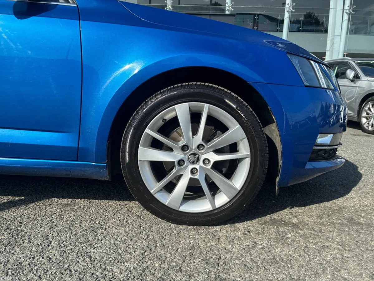 Skoda Octavia Hatchback, Petrol, 2020, Blue