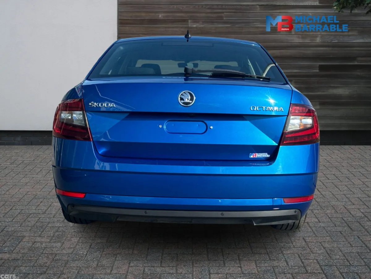Skoda Octavia Hatchback, Petrol, 2020, Blue