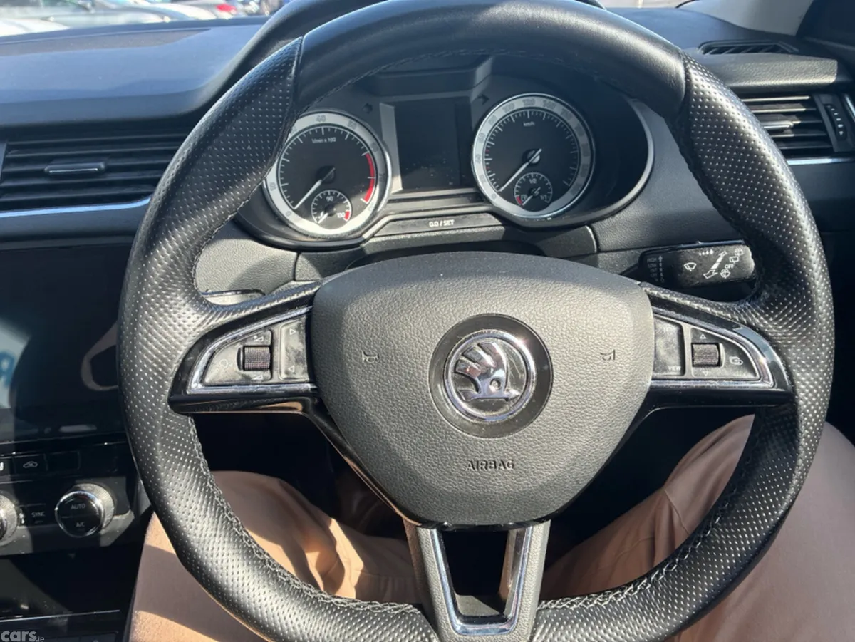 Skoda Octavia Hatchback, Petrol, 2020, Blue
