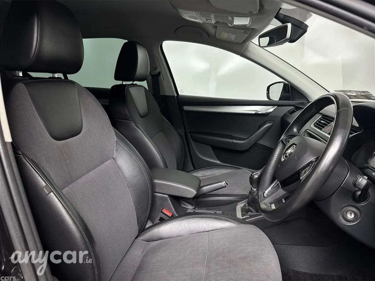 Skoda Octavia Saloon, Petrol, 2020, Black