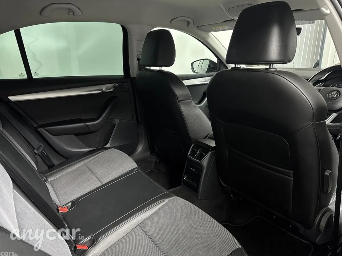 Skoda Octavia Saloon, Petrol, 2020, Black
