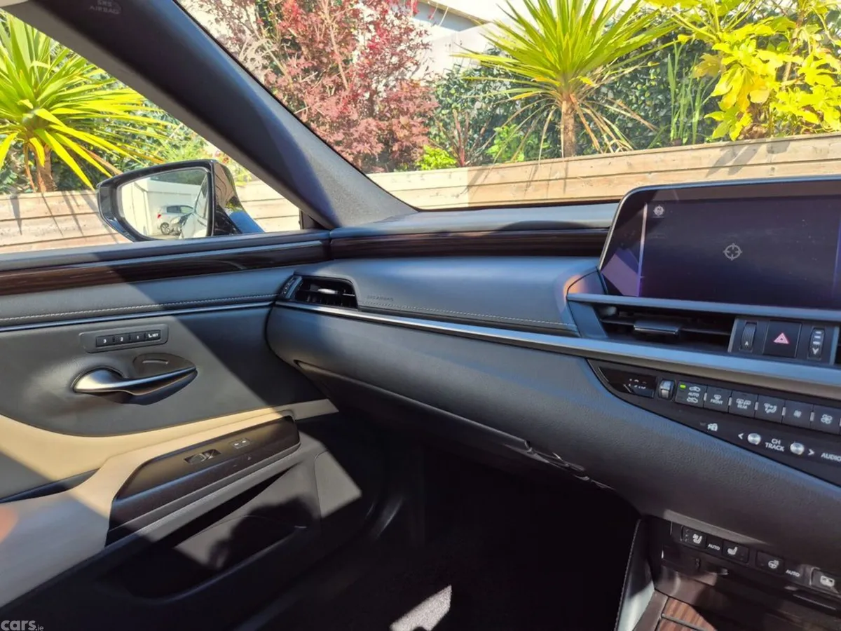 Lexus ES Saloon, Petrol Hybrid, 2021, Black