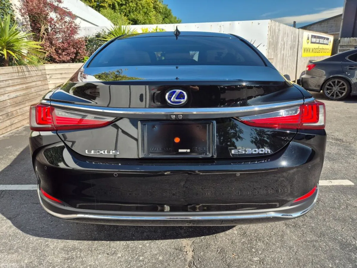 Lexus ES Saloon, Petrol Hybrid, 2021, Black