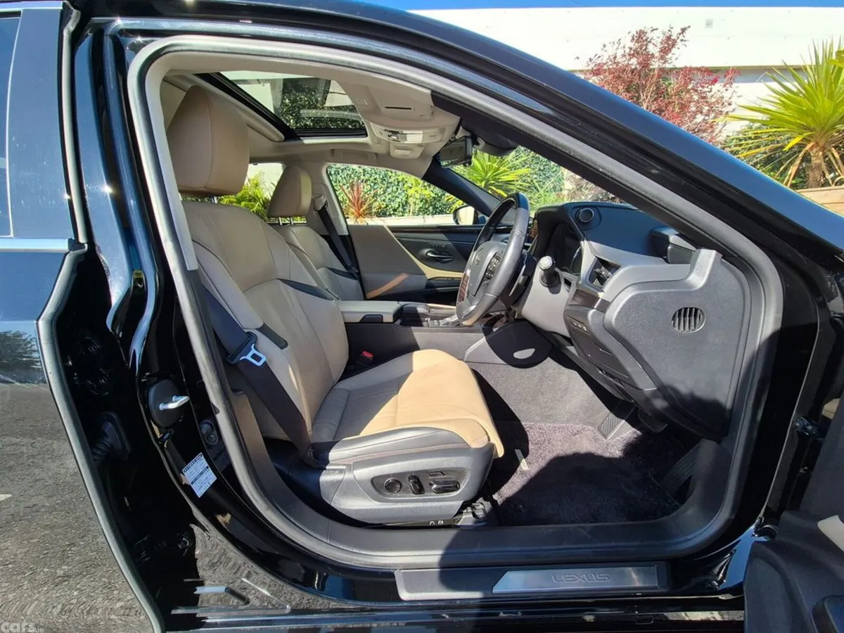 Lexus ES Saloon, Petrol Hybrid, 2021, Black