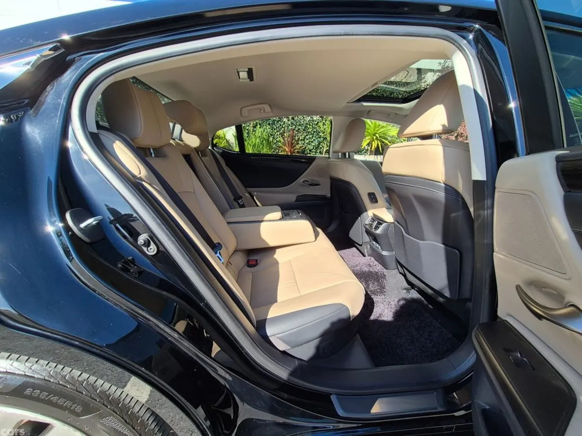 Lexus ES Saloon, Petrol Hybrid, 2021, Black