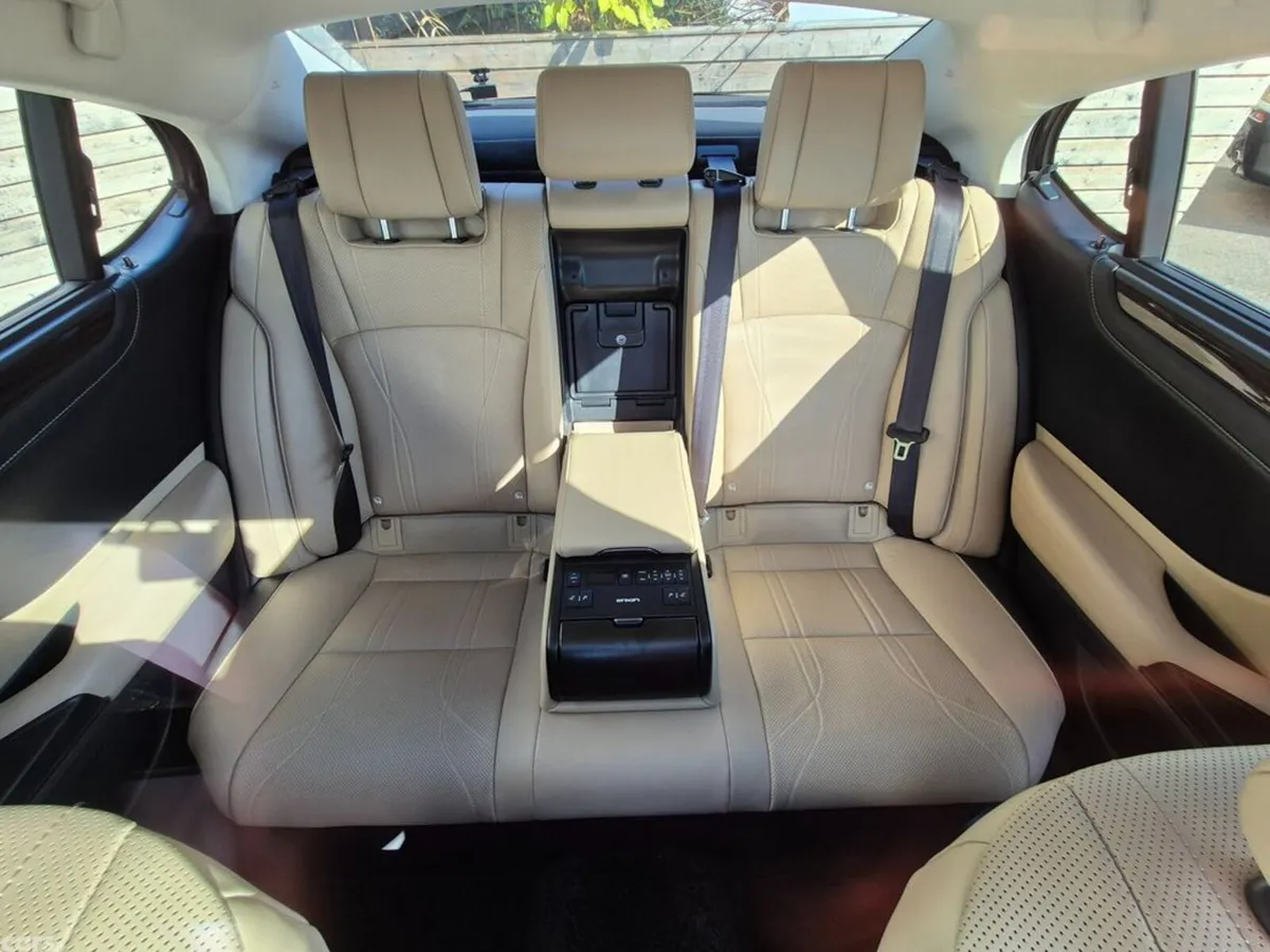 Lexus ES Saloon, Petrol Hybrid, 2021, Black