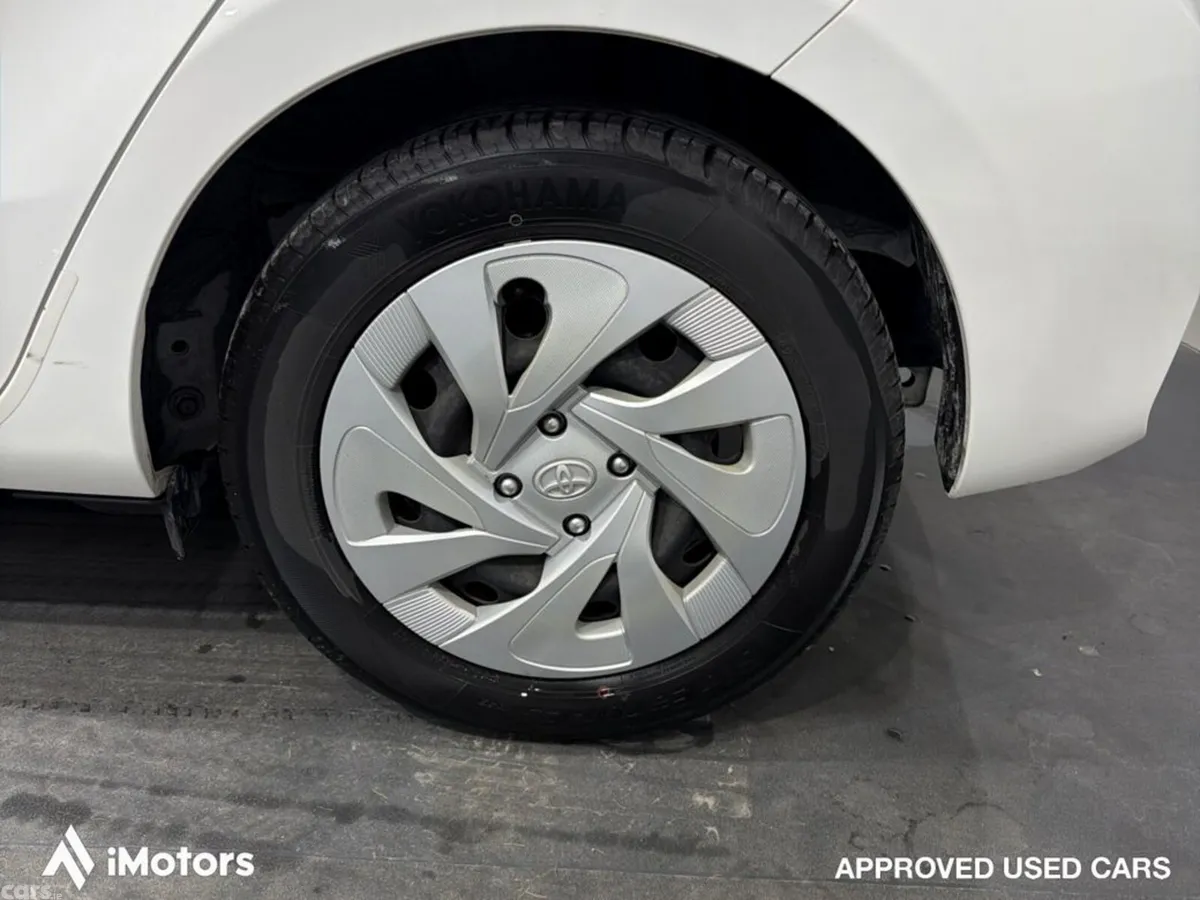 Toyota Aqua Hatchback, Petrol Hybrid, 2021, White