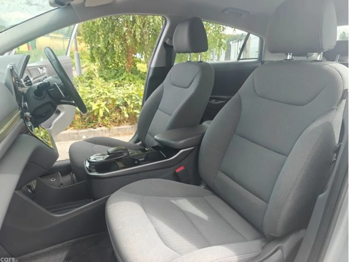 Hyundai IONIQ Hatchback, Electric, 2021, Silver