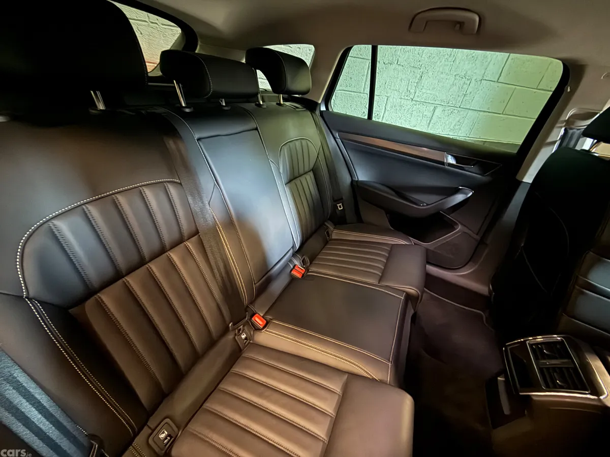 Skoda Superb Estate, Petrol Plug-in Hybrid, 2023, Grey