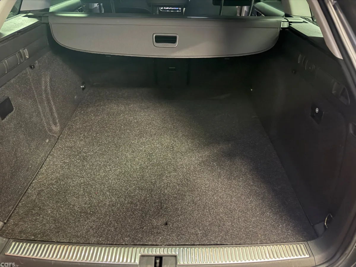 Skoda Superb Estate, Petrol Plug-in Hybrid, 2023, Grey