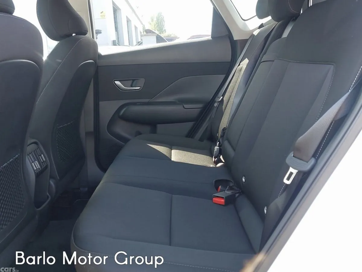 Hyundai KONA MPV, Petrol, 2026, White