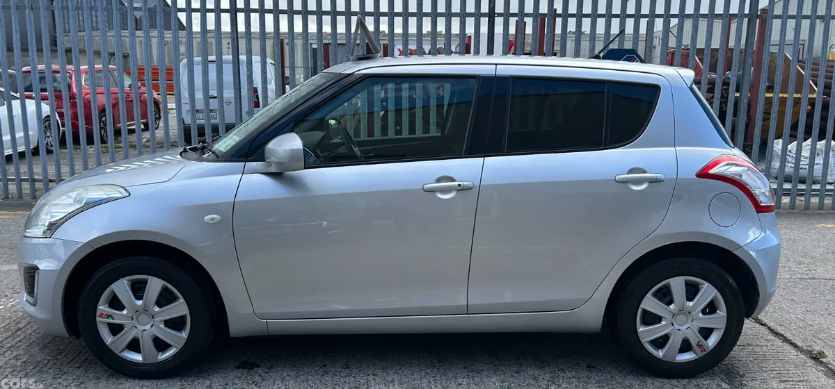 Suzuki Swift Hatchback, Petrol, 2016, Silver