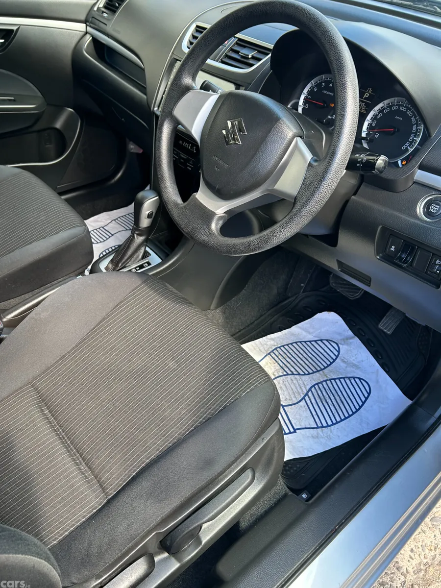Suzuki Swift Hatchback, Petrol, 2016, Silver