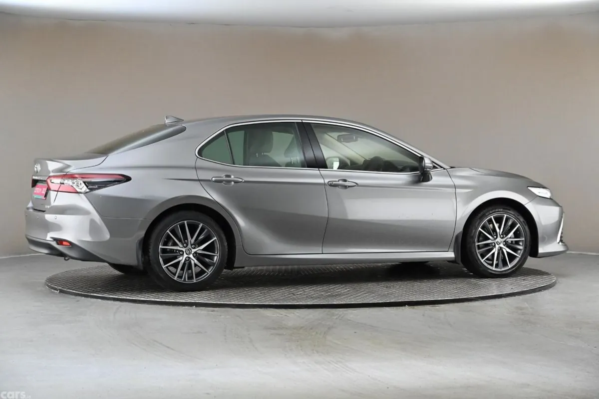 Toyota Camry Saloon, Petrol Hybrid, 2022, Grey