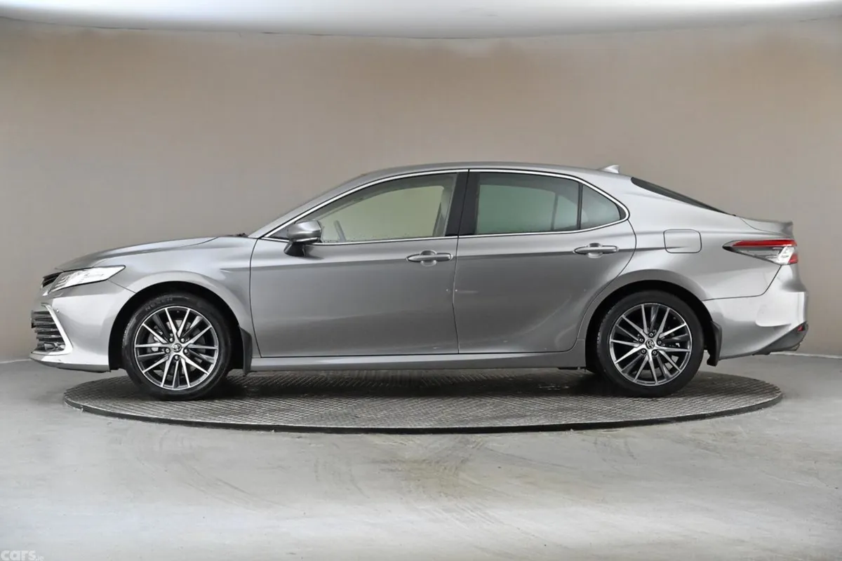 Toyota Camry Saloon, Petrol Hybrid, 2022, Grey