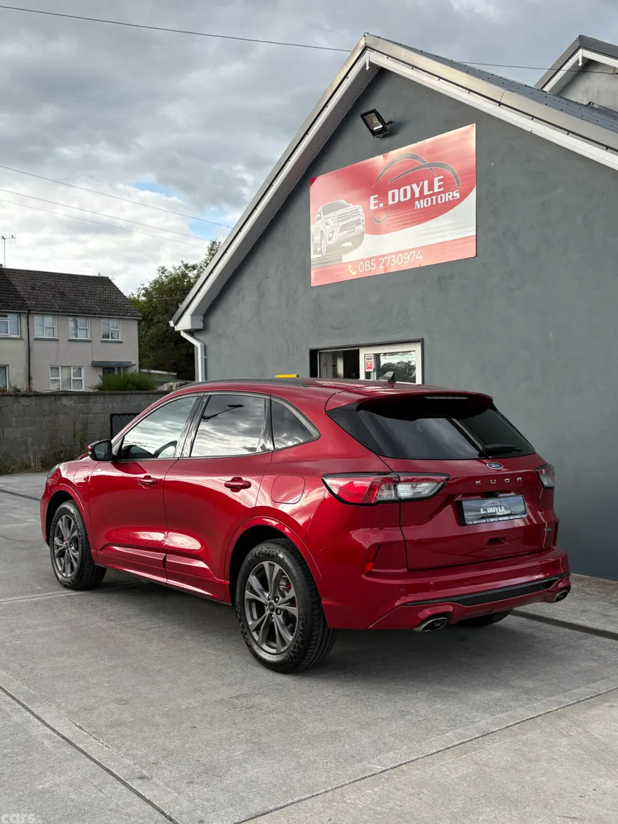 Ford Kuga SUV, Petrol Hybrid, 2023, Red