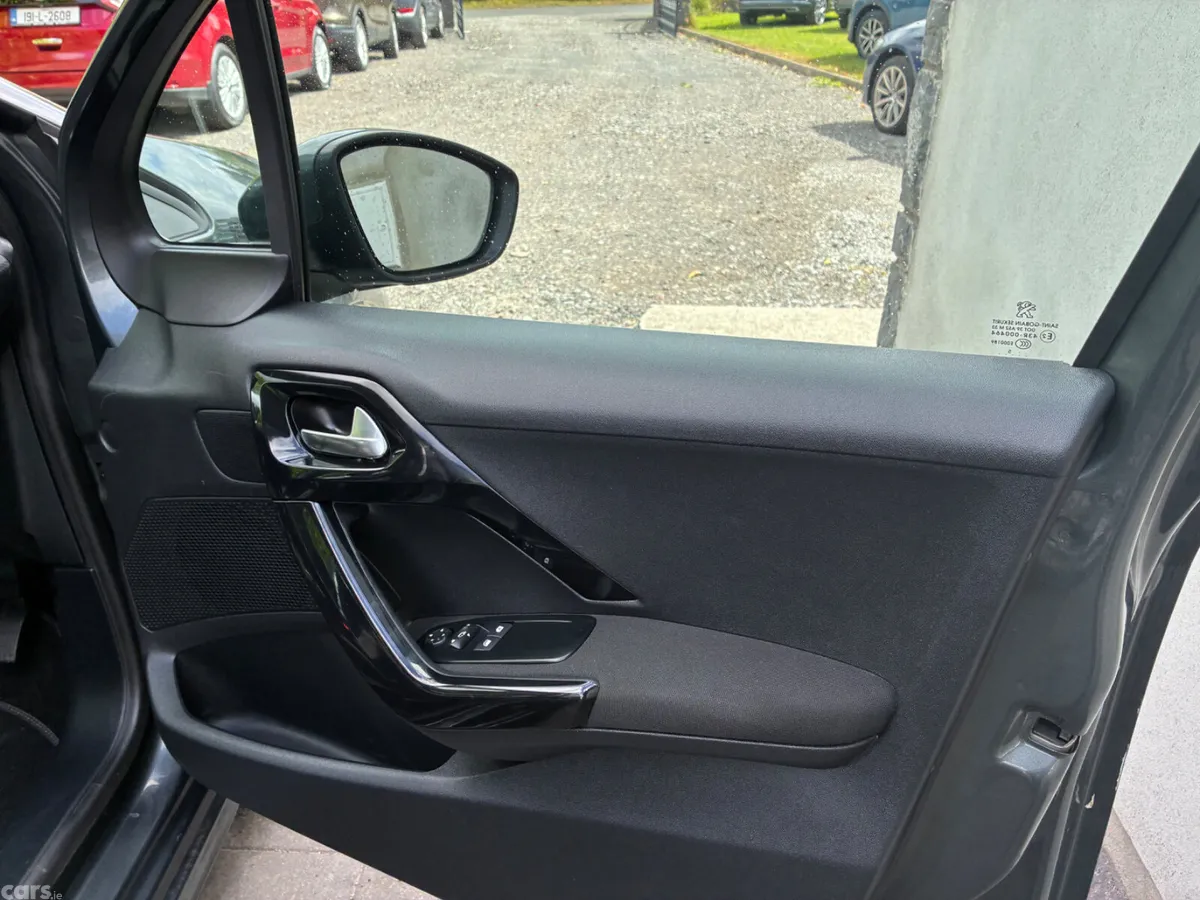 Peugeot 208 Hatchback, Diesel, 2016, Grey