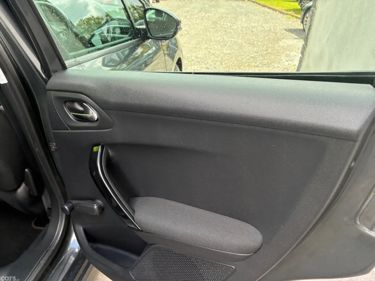 Peugeot 208 Hatchback, Diesel, 2016, Grey