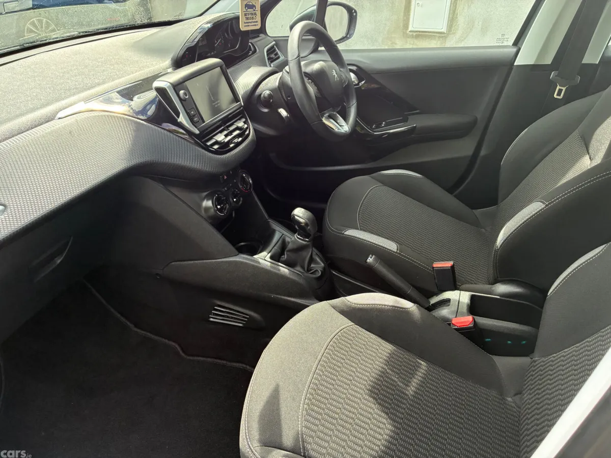 Peugeot 208 Hatchback, Diesel, 2016, Grey