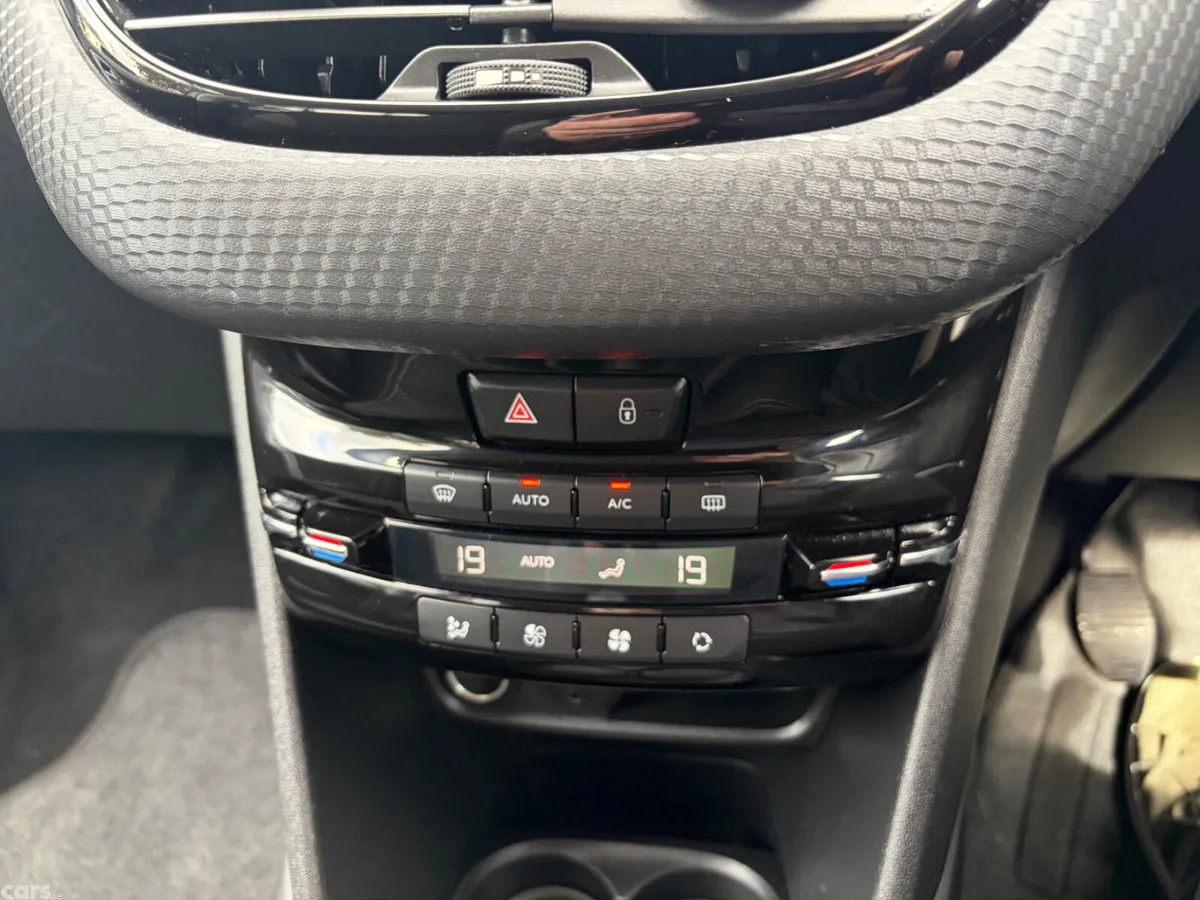 Peugeot 2008 SUV, Diesel, 2016, Grey